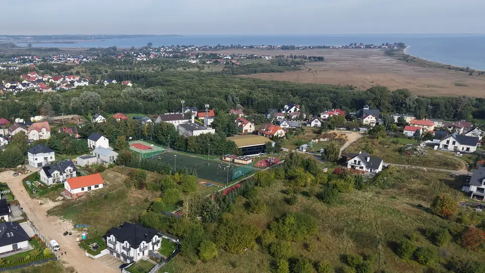 Widok z Mechelinek na północ: Mechelińskie Łąki, Rewa i Cypel Rewski