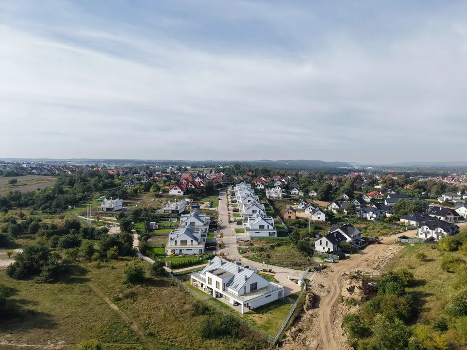 Łąki i zieleń wokół osiedla Brizo Park
